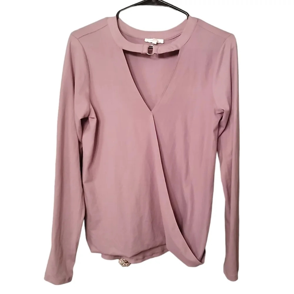 LARGE: NWOT Maurices V-Neck Keyhole Top​​